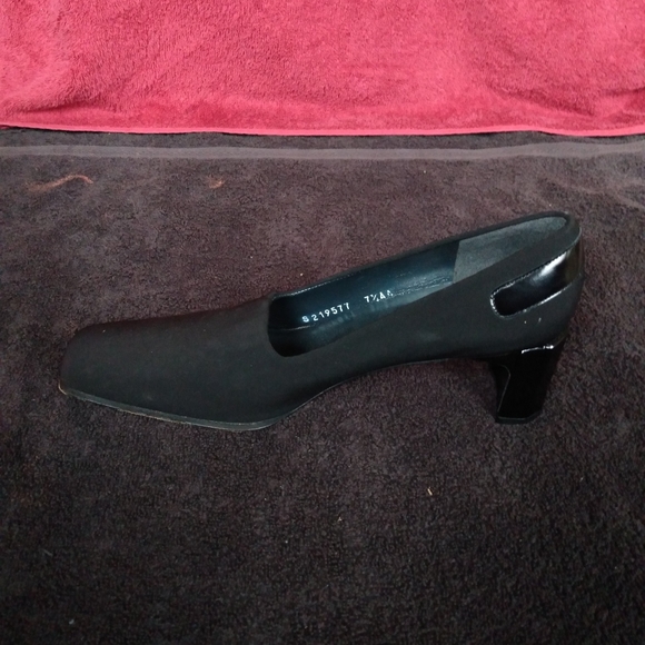 Stuart Weitzman 7.5AA Classic Pumps Block Heels - Picture 6 of 8